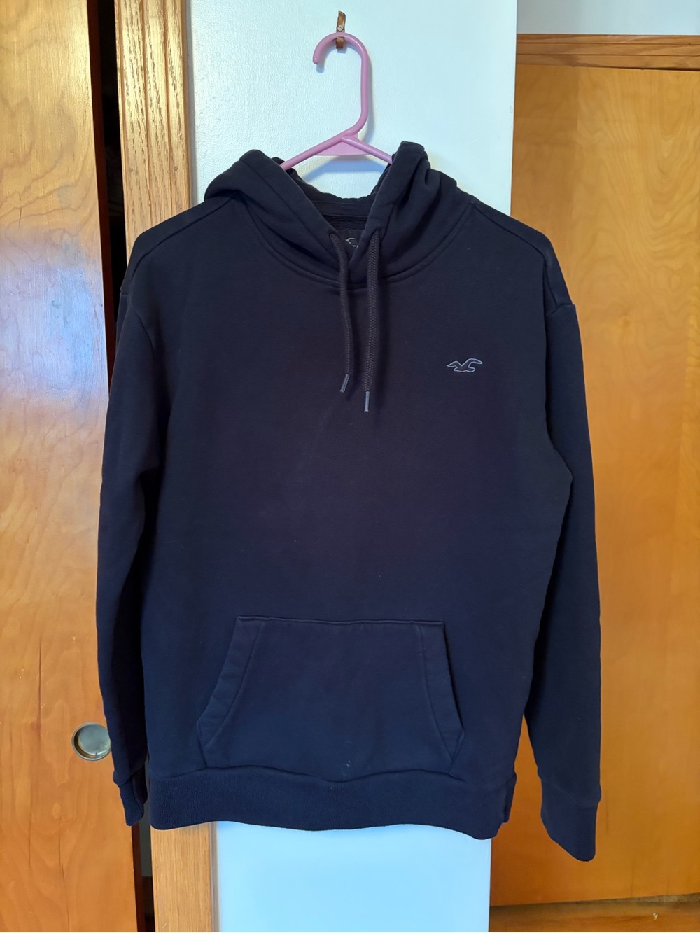 Hollister Men's Black Pullover Hoodie